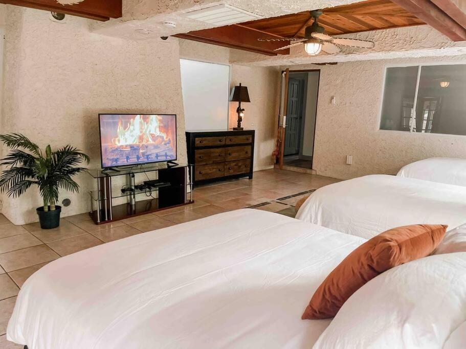 *Entertainment Villa* 5Min To Strip Optional Heated Pool Jacuzzi! Лас-Вегас Экстерьер фото